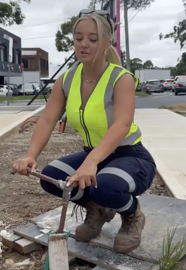 Female Landscaper Wants To Remove Her Shirt In Workplace Gender Imbalance Scuffle